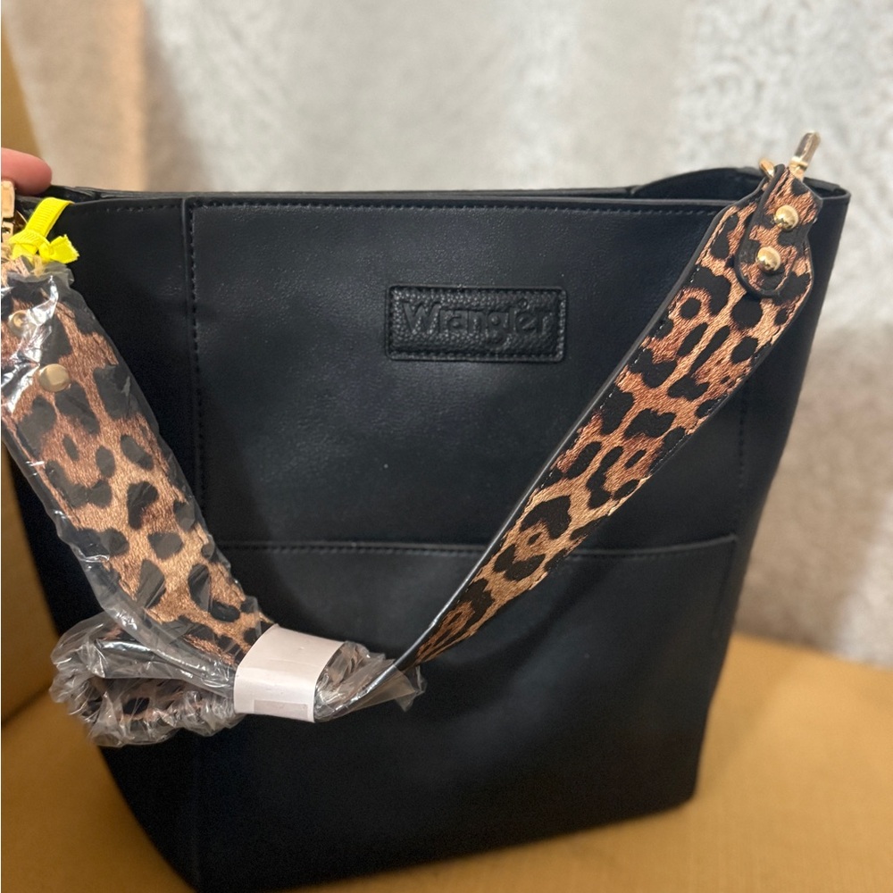 Wrangler Black Bag with Leopard Print Strap
